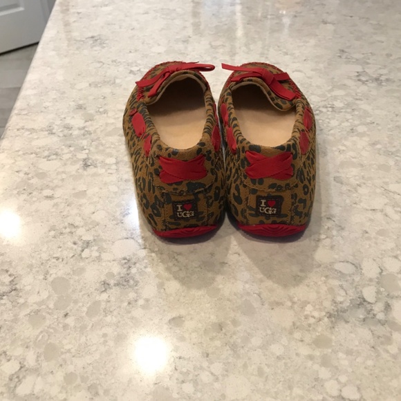 UGG Australia 1006201 I Heart Belle Slipper Flat Shoes Leopard with Red size 5 - Picture 4 of 4